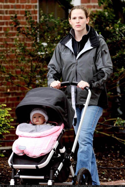 jennifer-garner-and-baby-violet-2.jpg