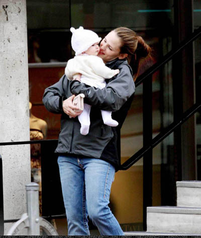 jennifer-garner-and-baby-violet.jpg