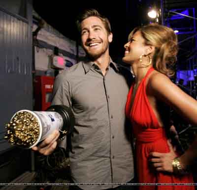 Eva Mendes and Jake Gyllenhaal at the 2006 MTV Movie Awards