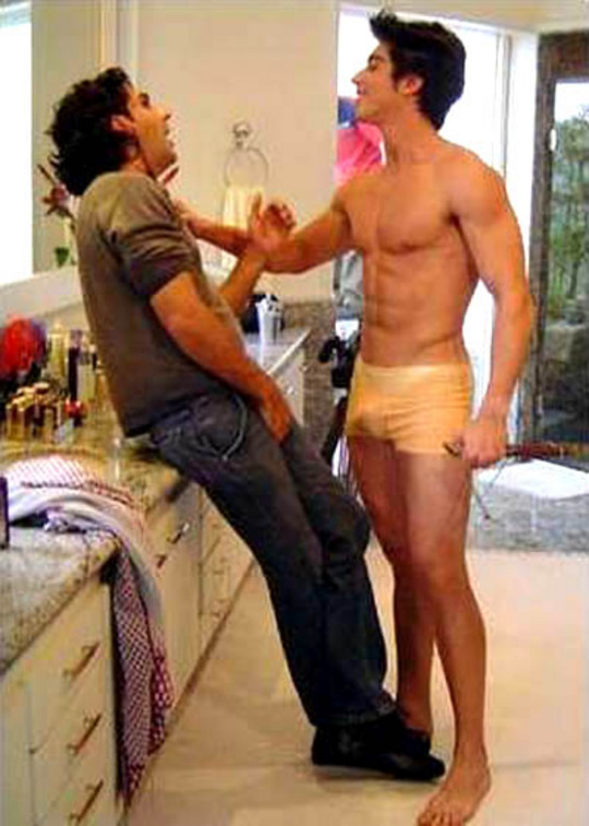 Brandon Routh in His Underwear